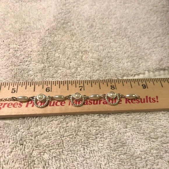 Avon Merryl 3 Piece Gift Set - Silver & Pearl Necklace Bracelet & Earrings - Picture 14 of 16